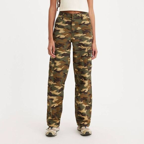 Levi's Women's Mid Rise Wide Leg Relaxed Cargo Pan Grape Leaf Emily Camo - Picture 1 of 3